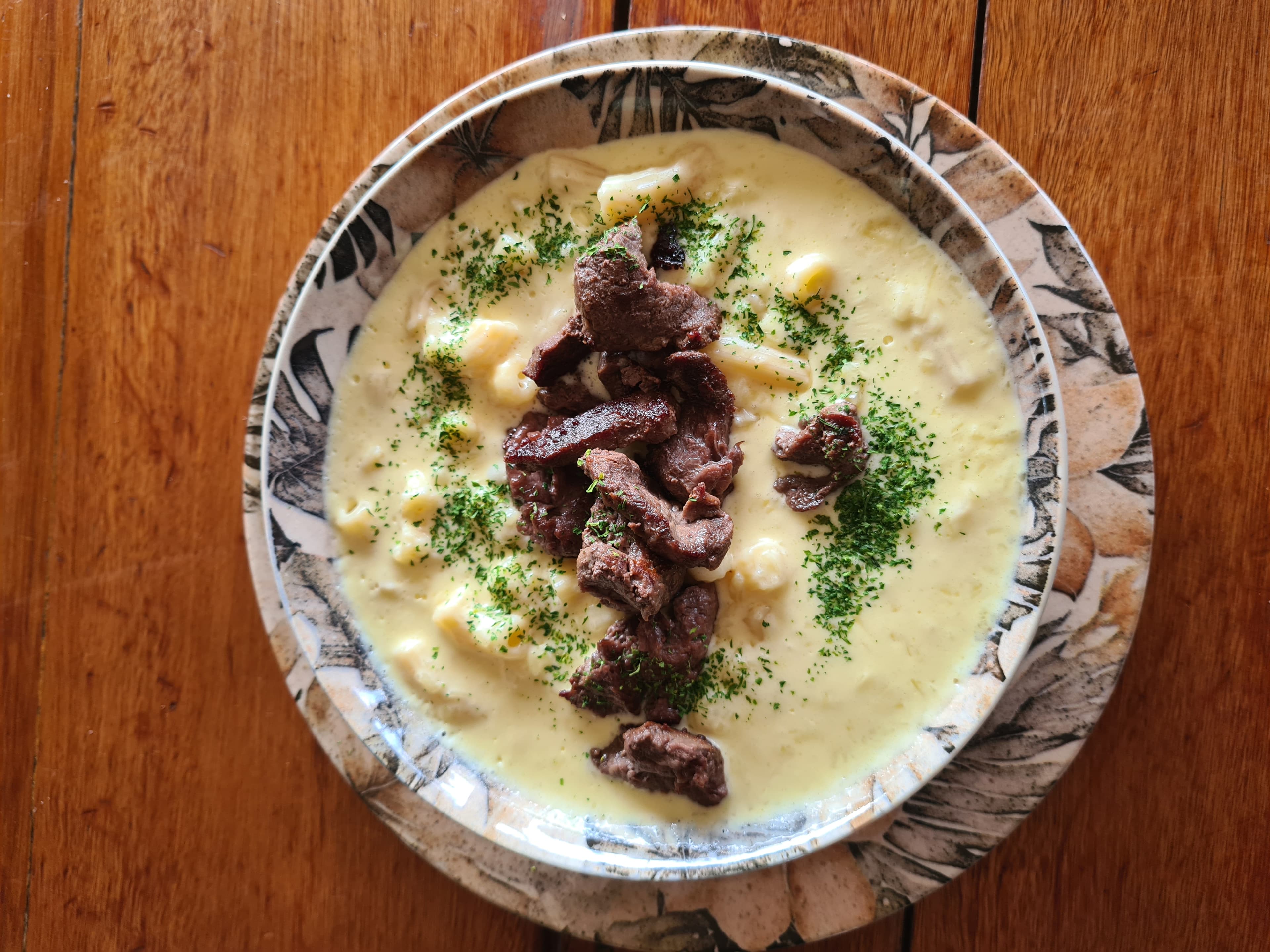 Macarrão com Nata e Iscas de Filé